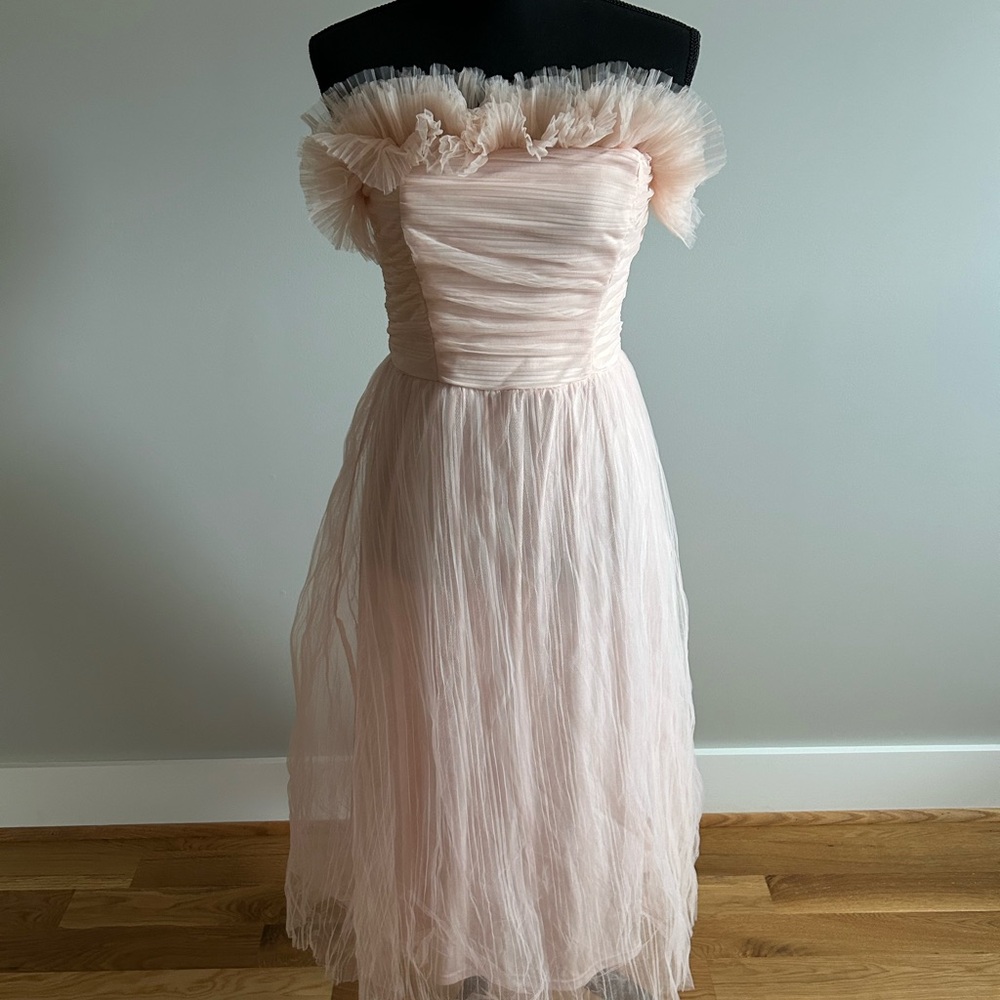 Elegant Off-Shoulder Pink Tulle Dress
